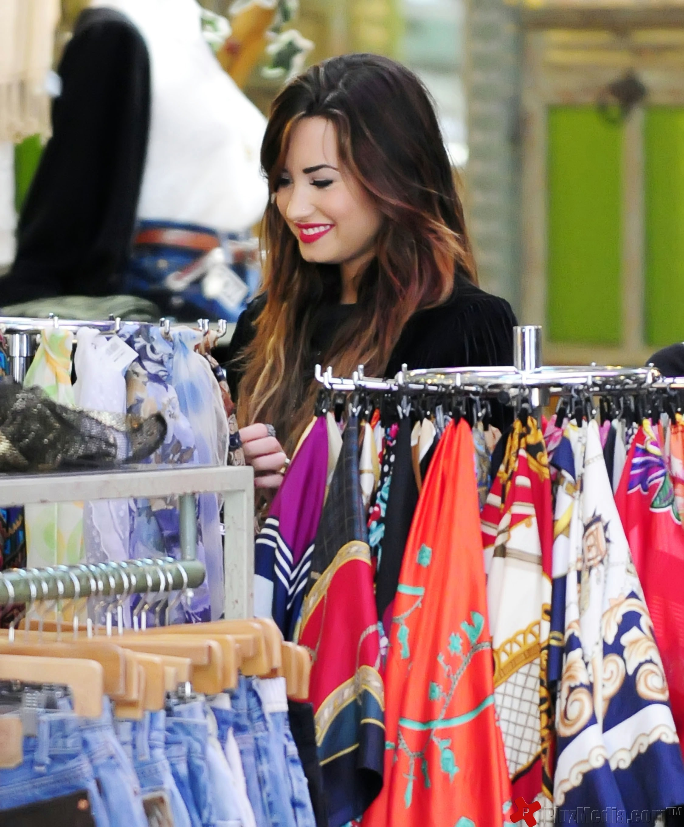 Demi Lovato shopping at Slow Boutique on Melrose Avenue | Picture 96802